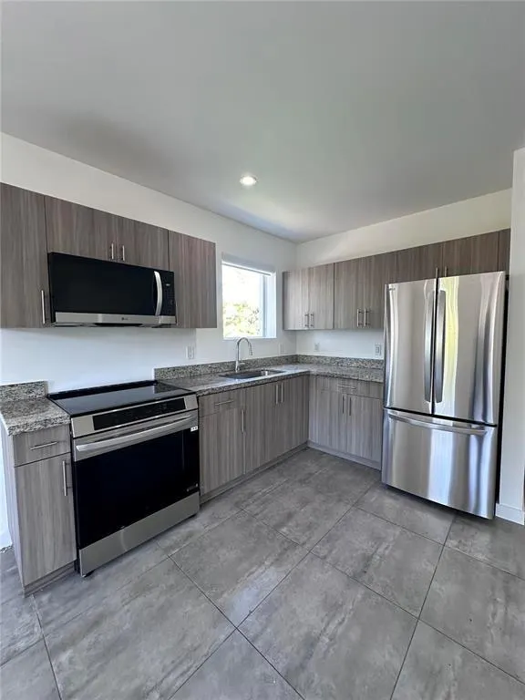 165 NW 39th St, #05