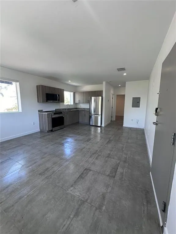 165 NW 39th St, #05