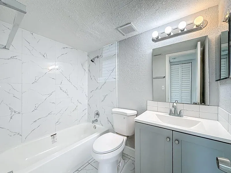 6061 SHAKERWOOD CIRCLE, #103
