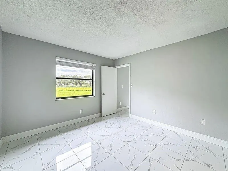 6061 SHAKERWOOD CIRCLE, #103