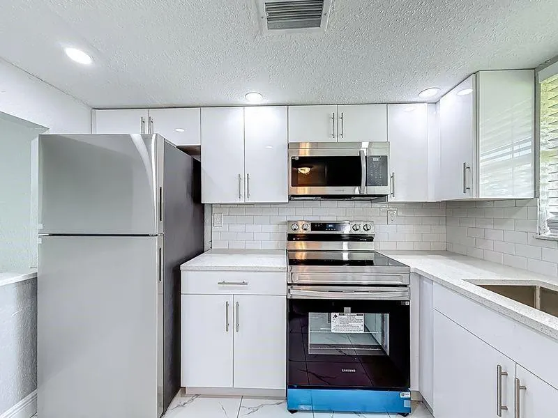 6061 SHAKERWOOD CIRCLE, #103