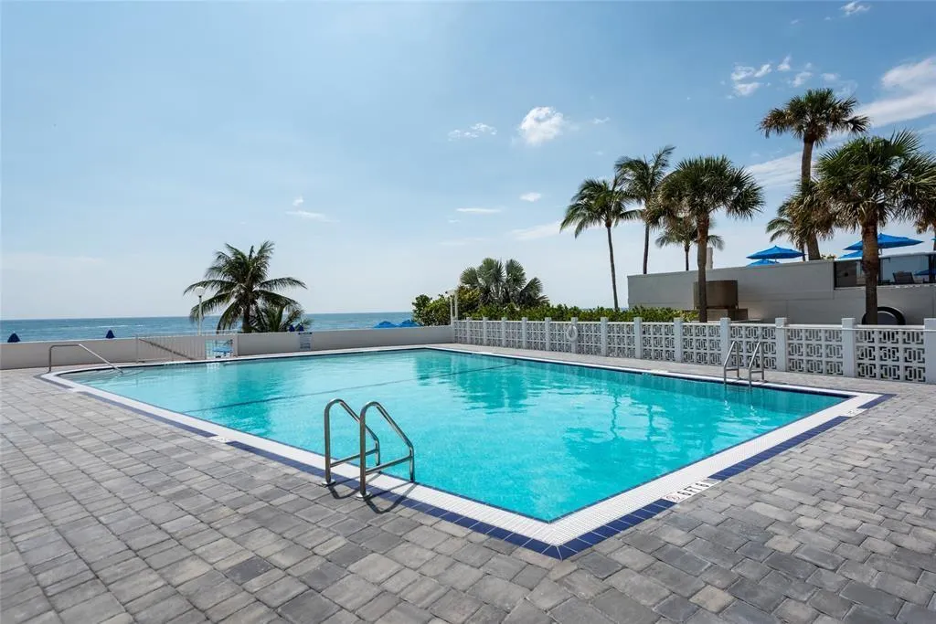 4250 Galt Ocean Dr, #6R
