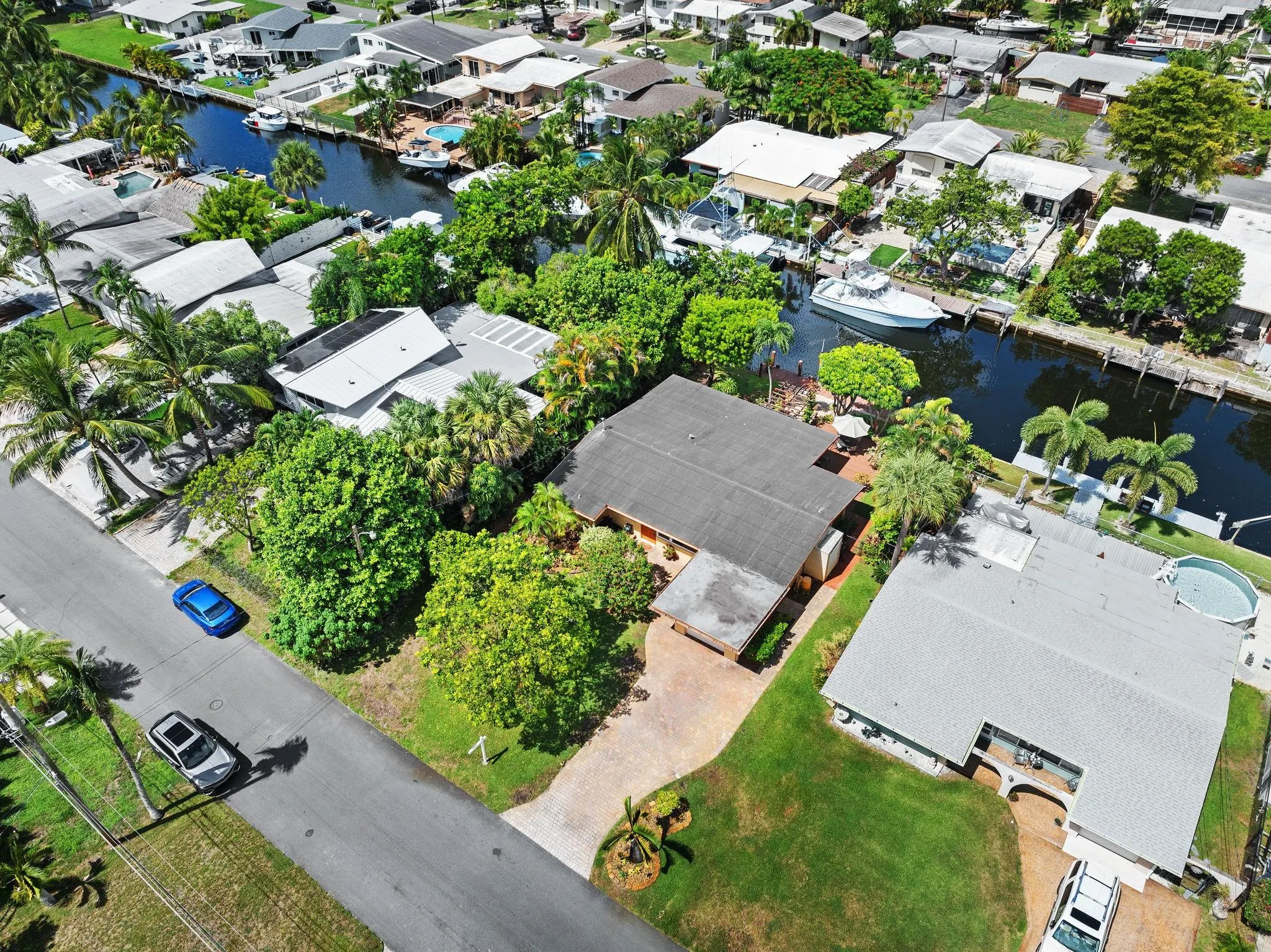 2443 Sugarloaf Ln