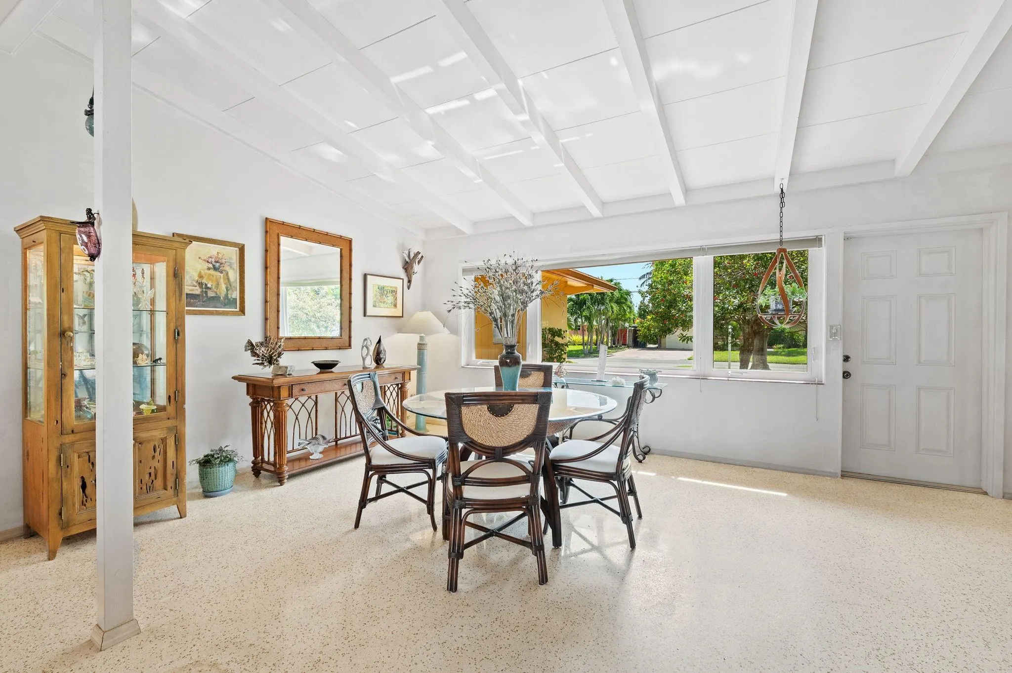 2443 Sugarloaf Ln