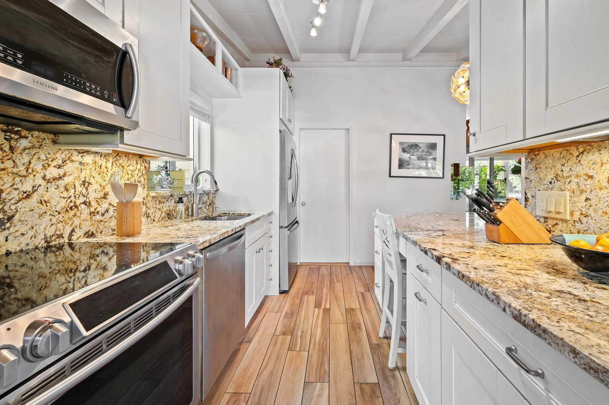 2443 Sugarloaf Ln