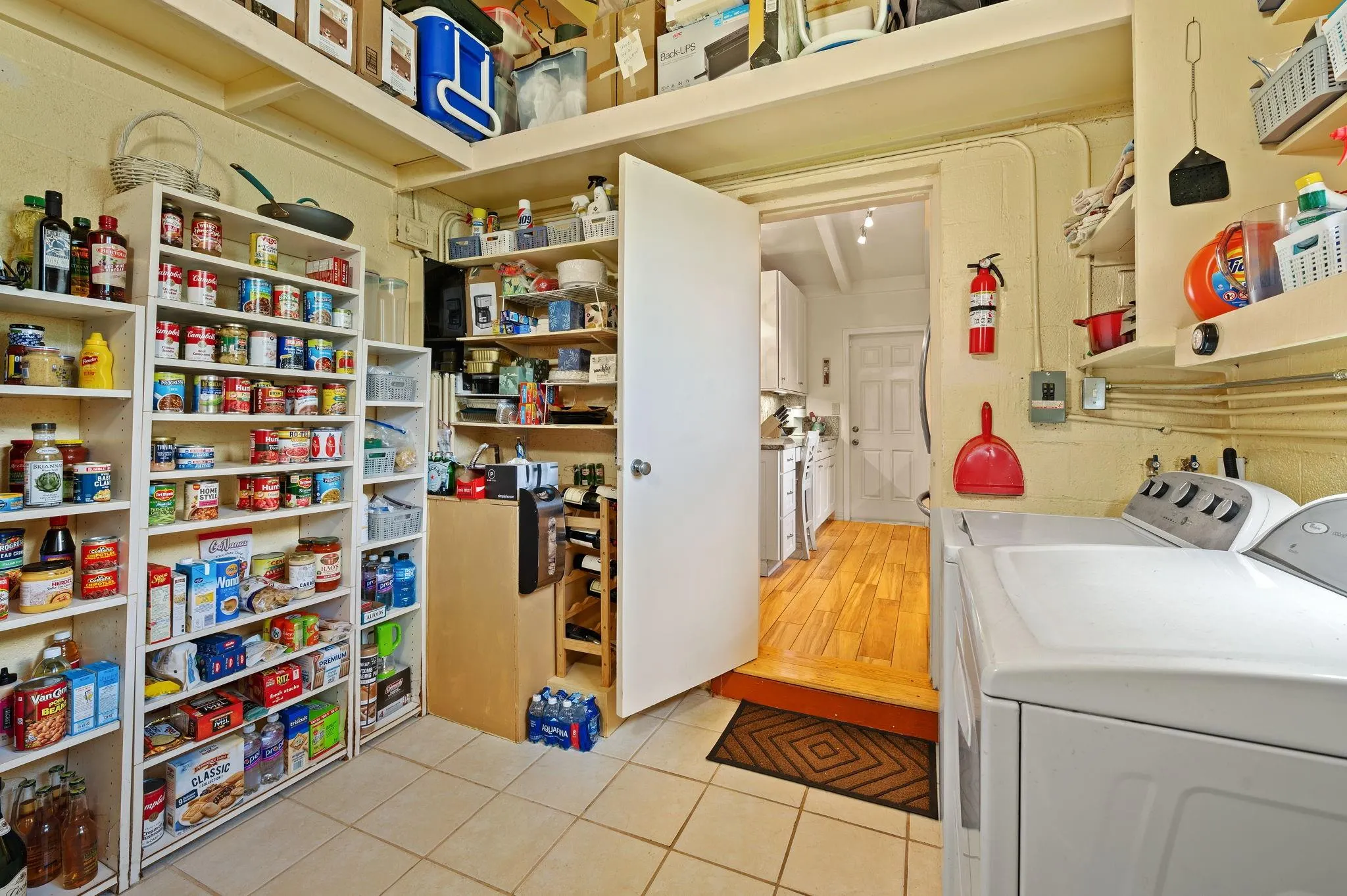 2443 Sugarloaf Ln
