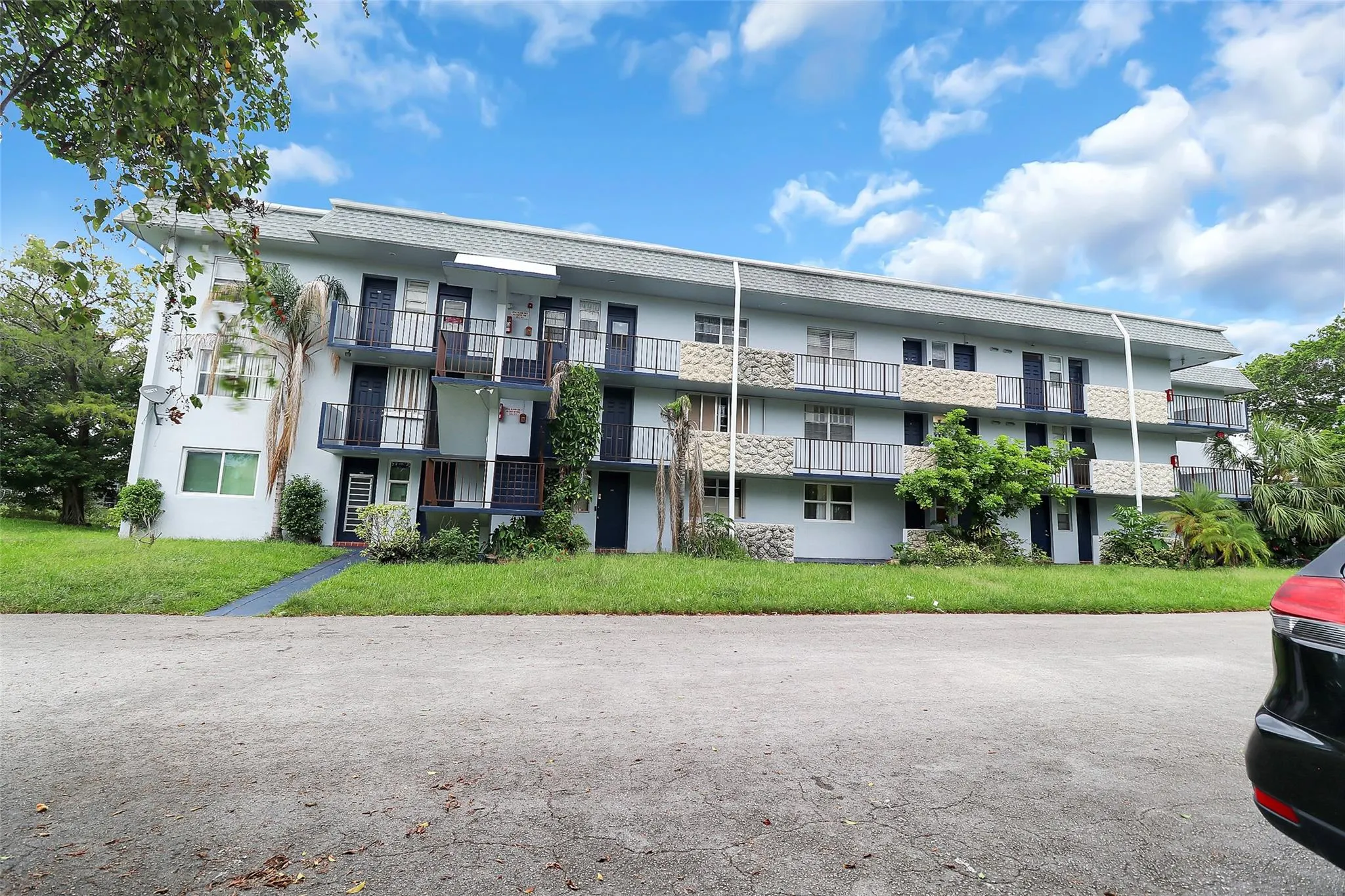 5495 NW 10th Ct, #203