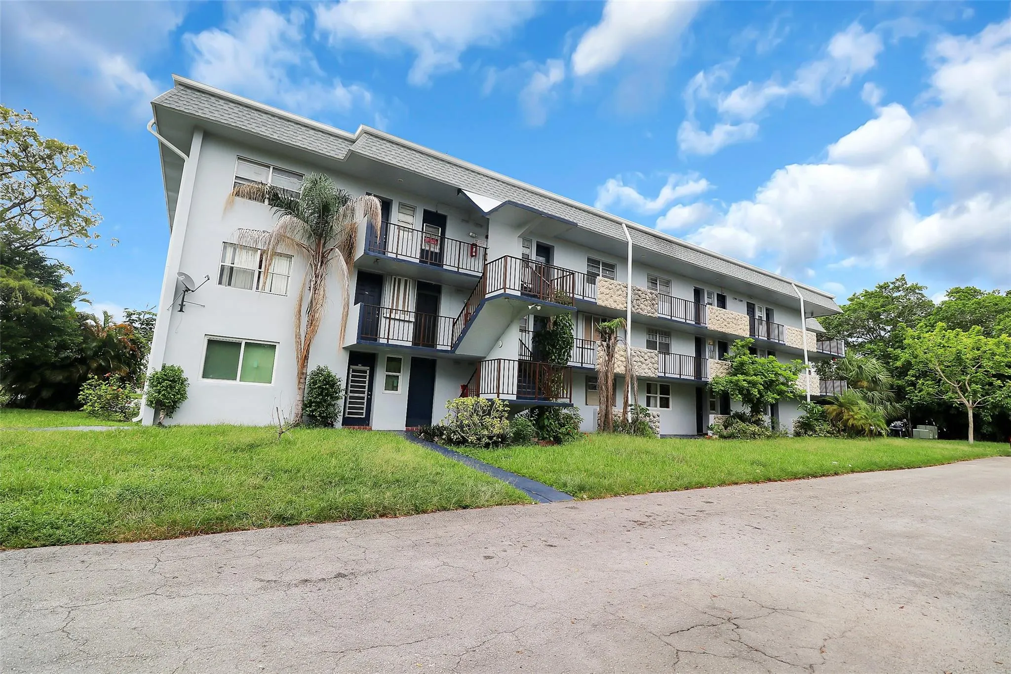 5495 NW 10th Ct, #203