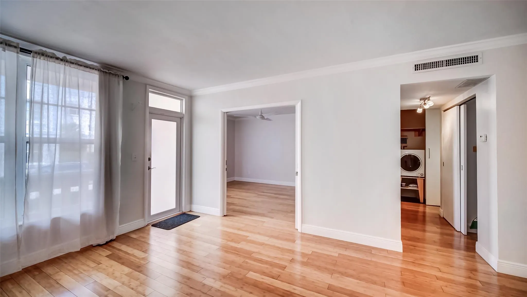 1150 Euclid Ave, #111