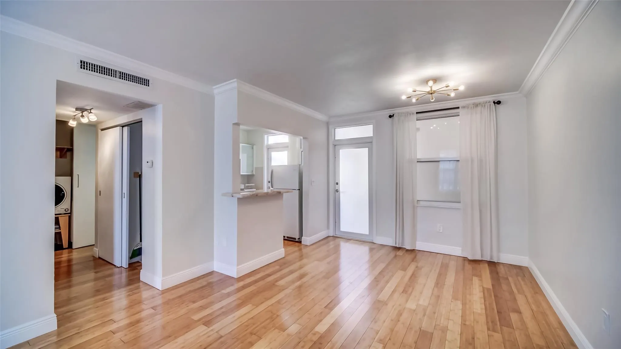 1150 Euclid Ave, #111