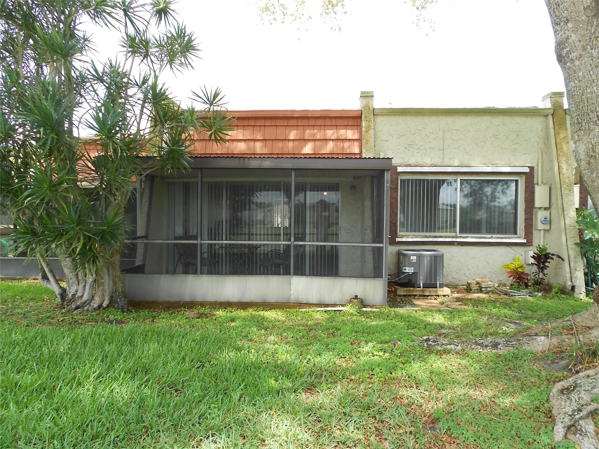 9616 NW 65 St