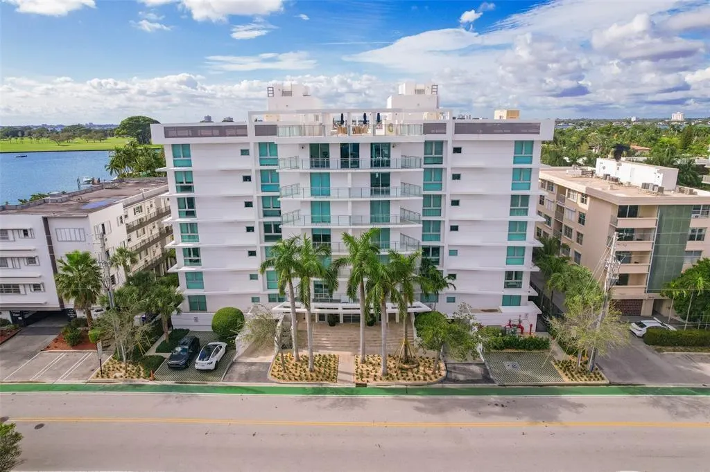 9400 W Bay Harbor Dr, #202