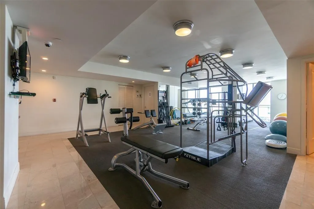 9400 W Bay Harbor Dr, #202