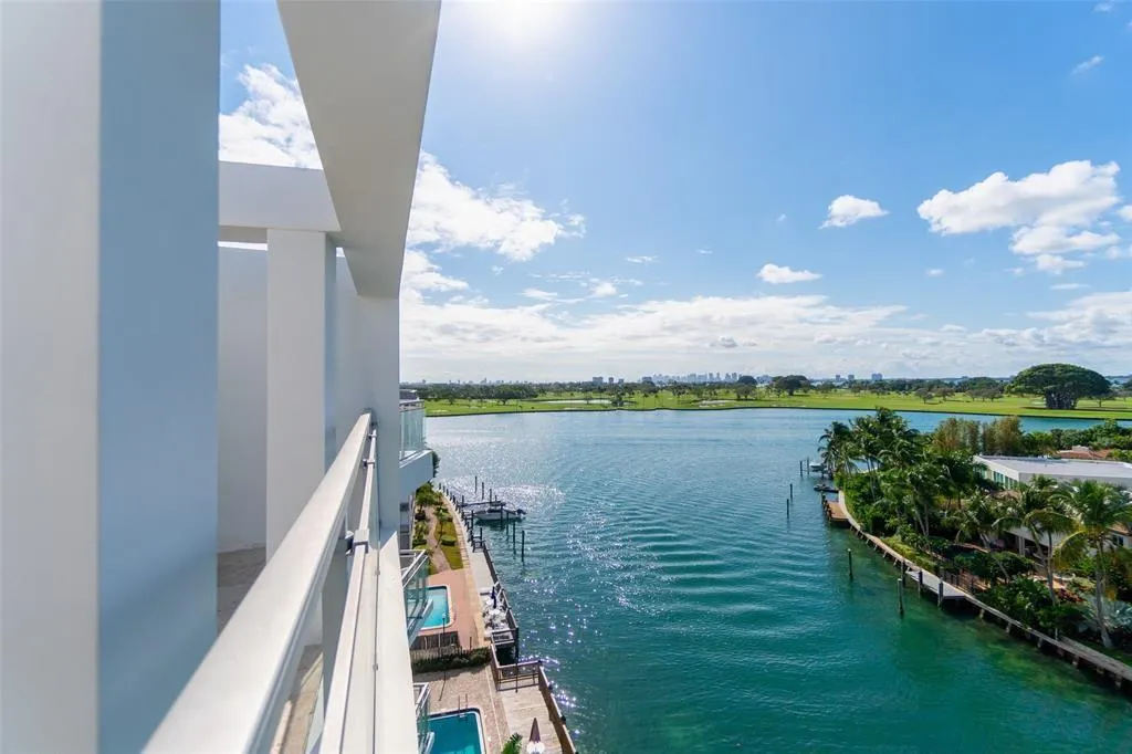 9400 W Bay Harbor Dr, #202