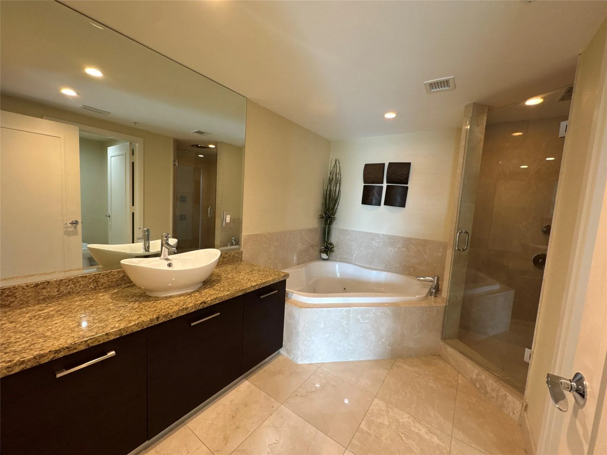 9400 W Bay Harbor Dr, #202