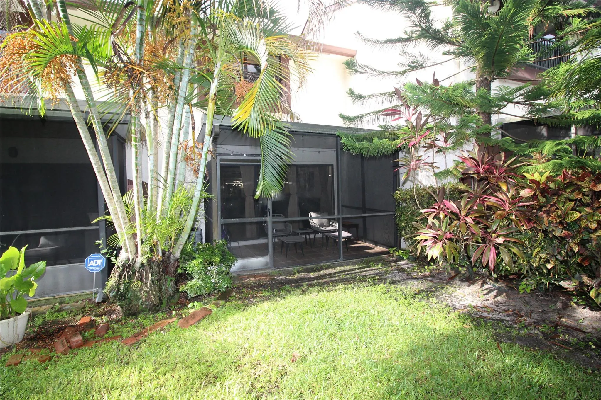 4360 Carambola Cir