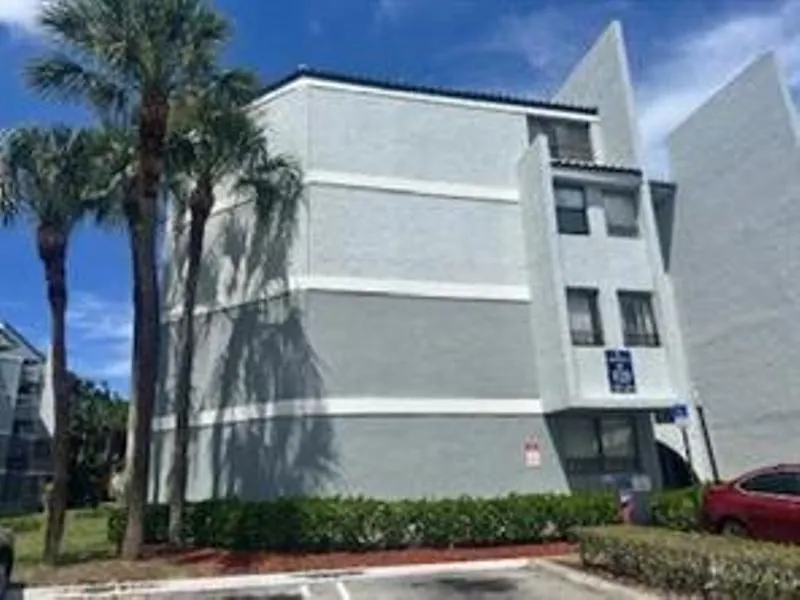 1720 N Congress, #211