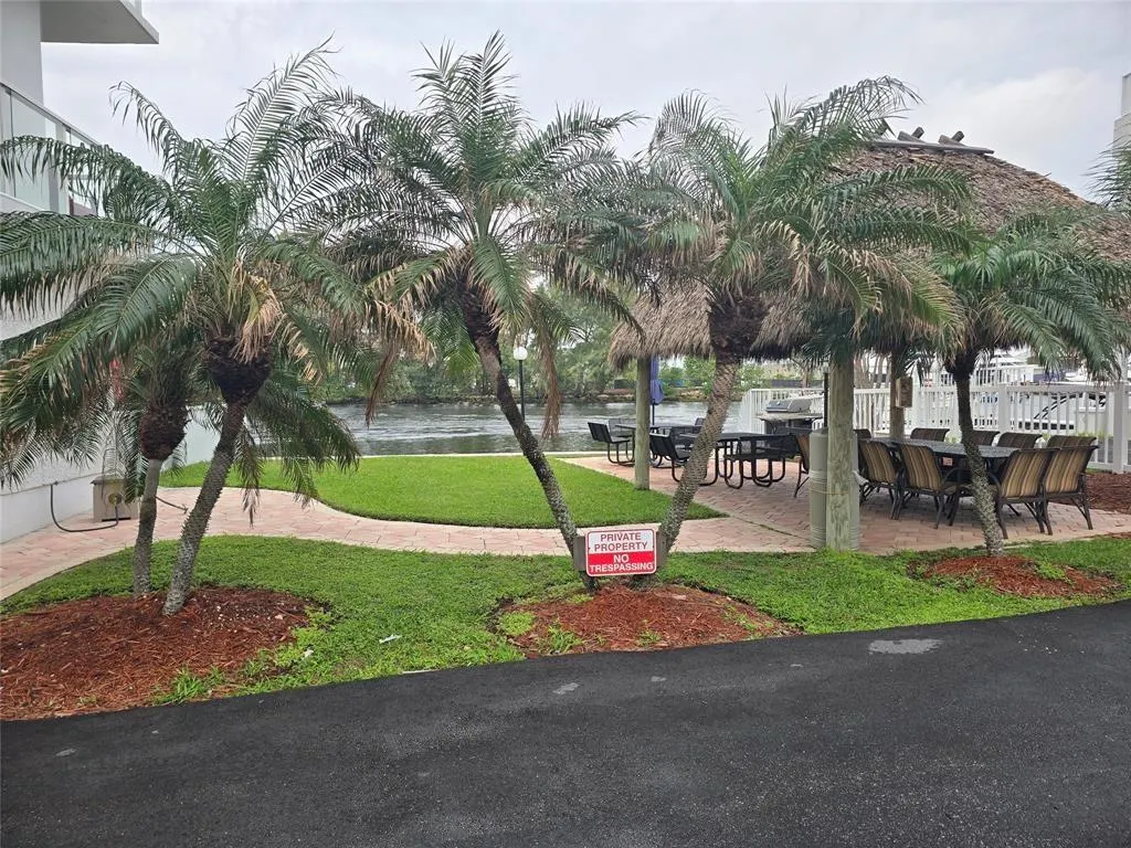 1401 N Riverside Dr, #1007