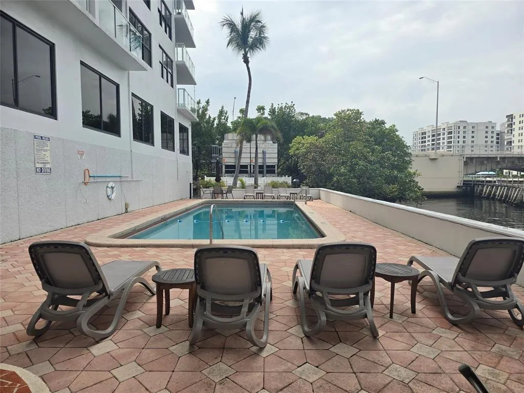 1401 N Riverside Dr, #1007