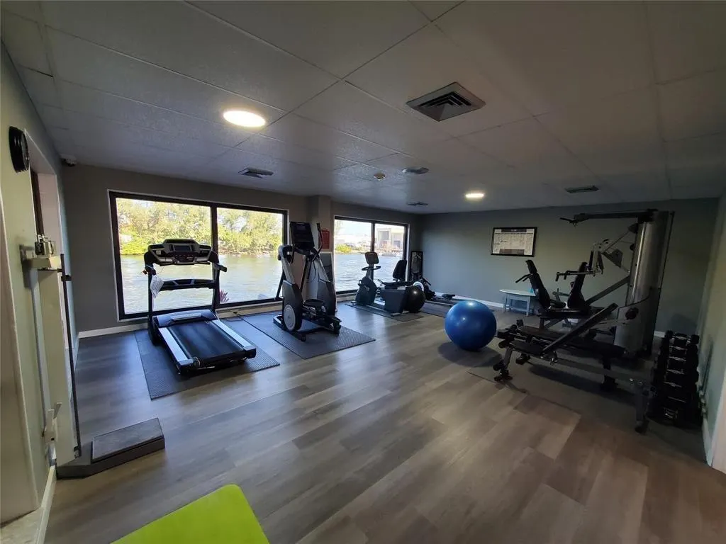 1401 N Riverside Dr, #1007