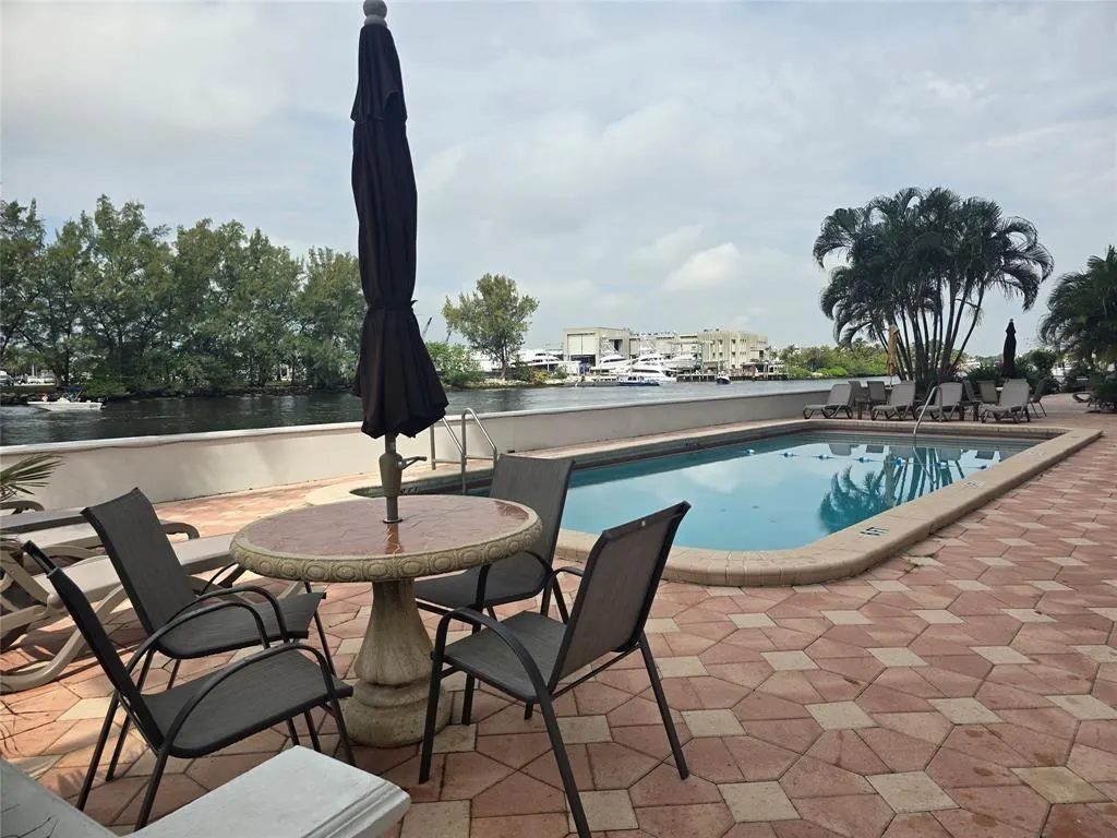 1401 N Riverside Dr, #1007