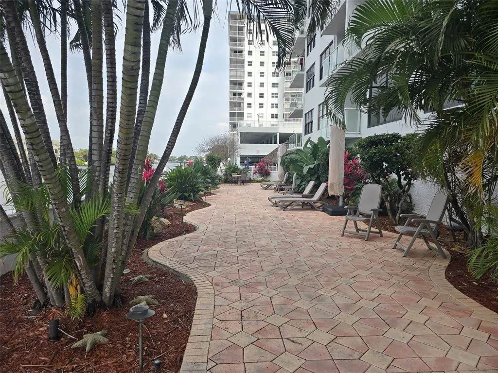 1401 N Riverside Dr, #1007
