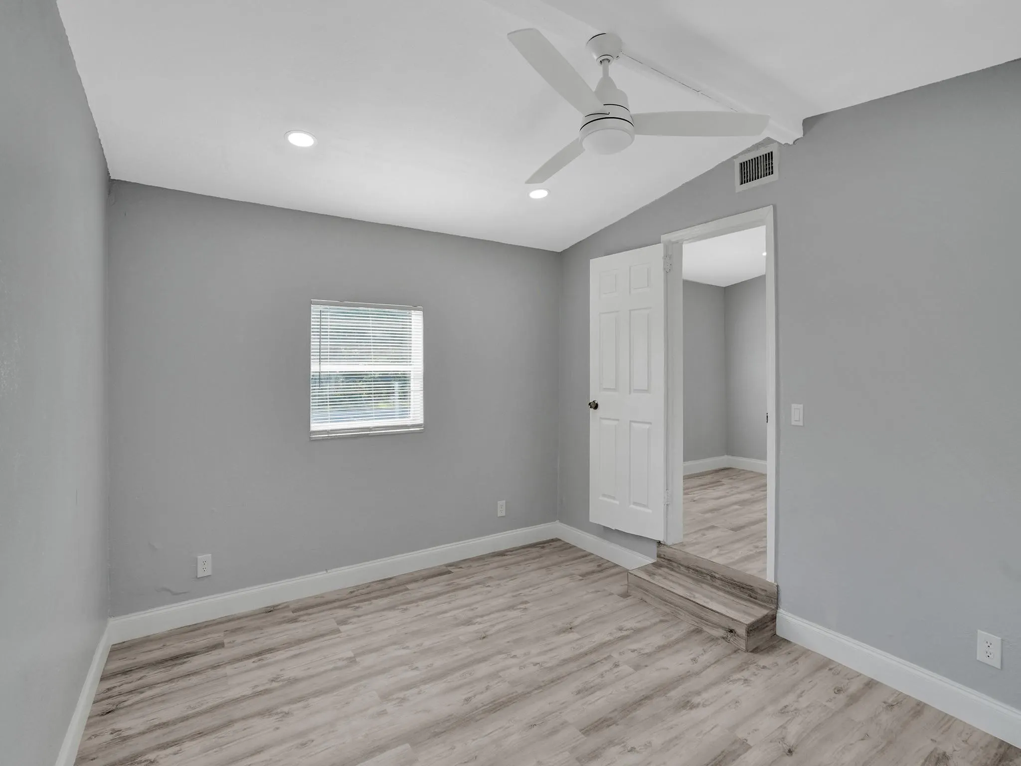 5231 NE 19th Ter