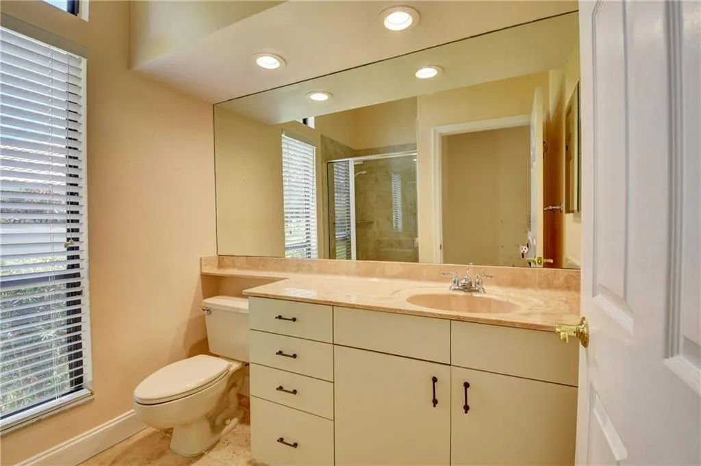 2700 NW 49th St
