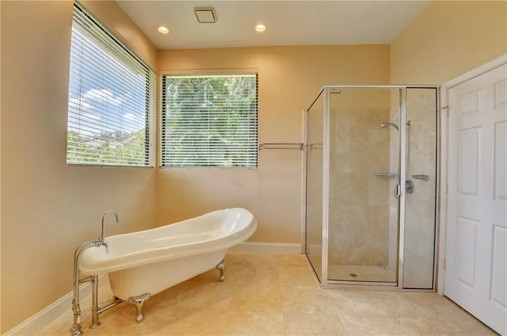 2700 NW 49th St