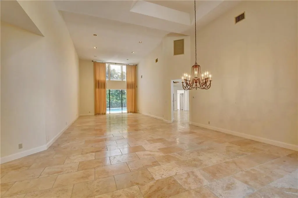 2700 NW 49th St