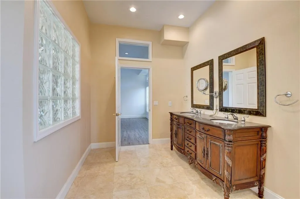 2700 NW 49th St