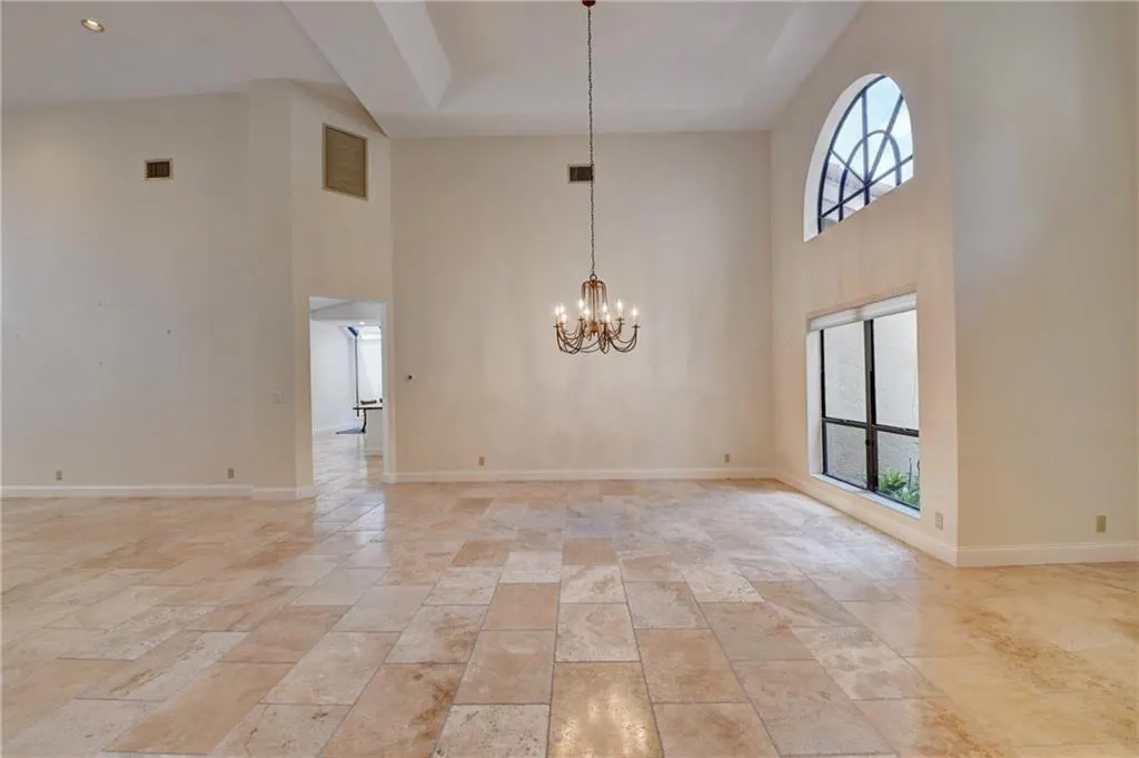 2700 NW 49th St