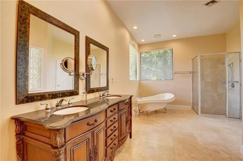 2700 NW 49th St