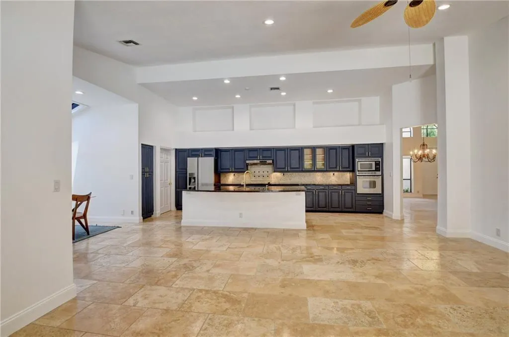 2700 NW 49th St