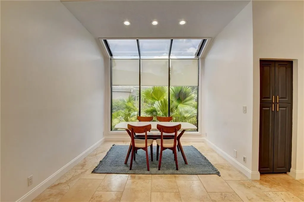 2700 NW 49th St