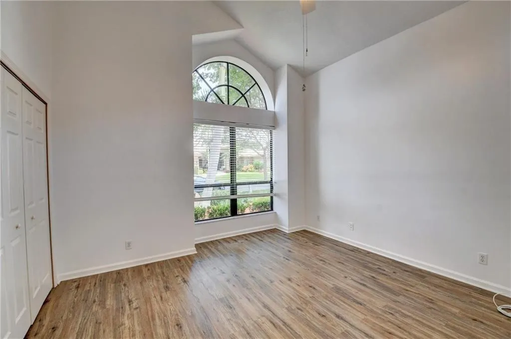 2700 NW 49th St