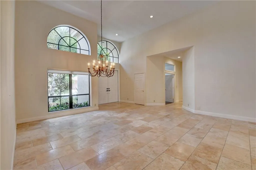 2700 NW 49th St