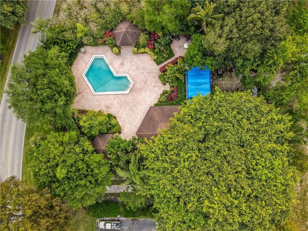 2751 N Palm Aire Drive, #501