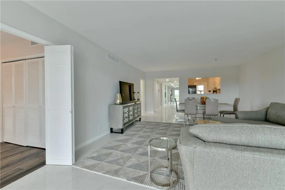 2751 N Palm Aire Drive, #501