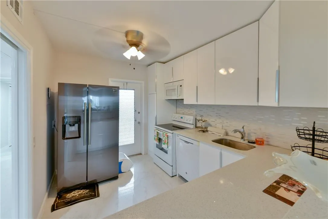 2751 N Palm Aire Drive, #501