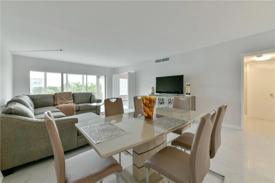 2751 N Palm Aire Drive, #501
