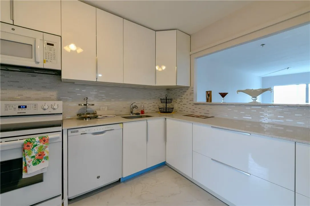 2751 N Palm Aire Drive, #501