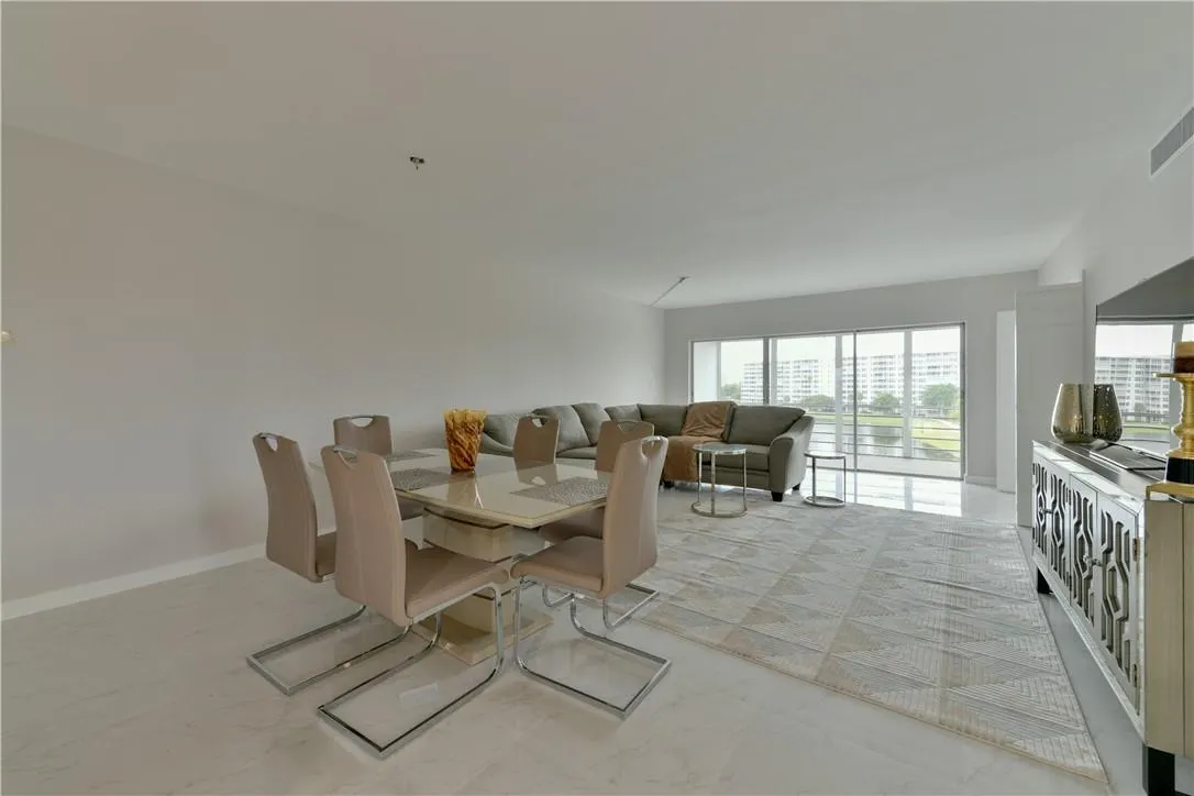 2751 N Palm Aire Drive, #501