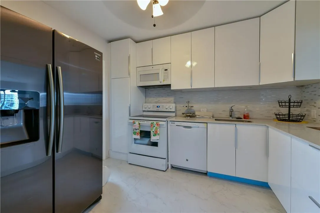 2751 N Palm Aire Drive, #501