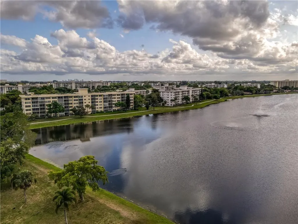 2751 N Palm Aire Drive, #501