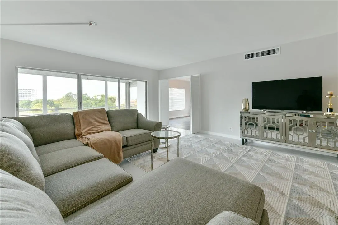 2751 N Palm Aire Drive, #501