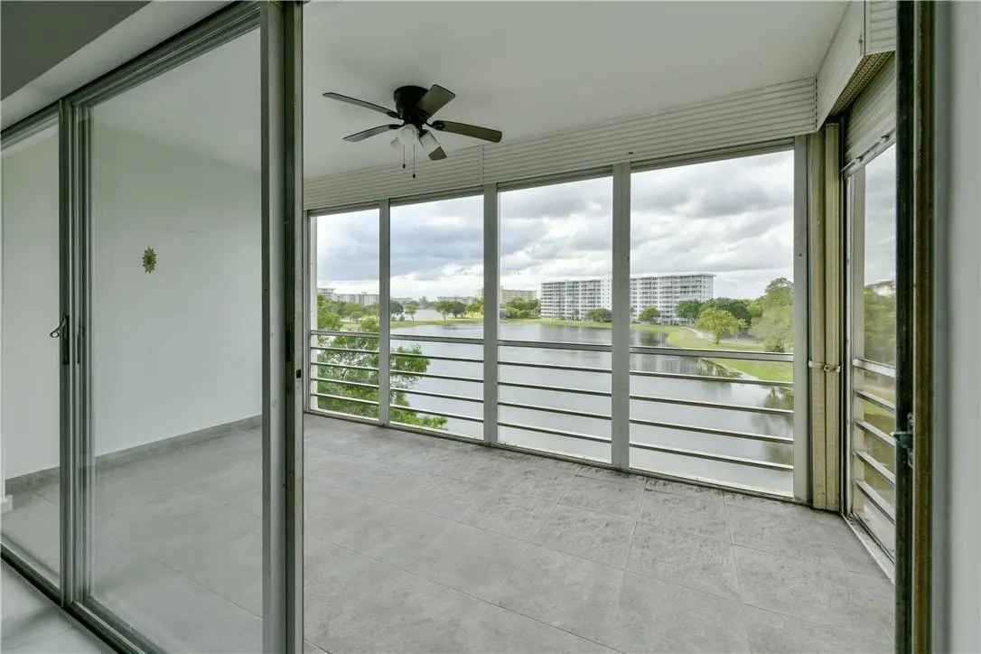 2751 N Palm Aire Drive, #501