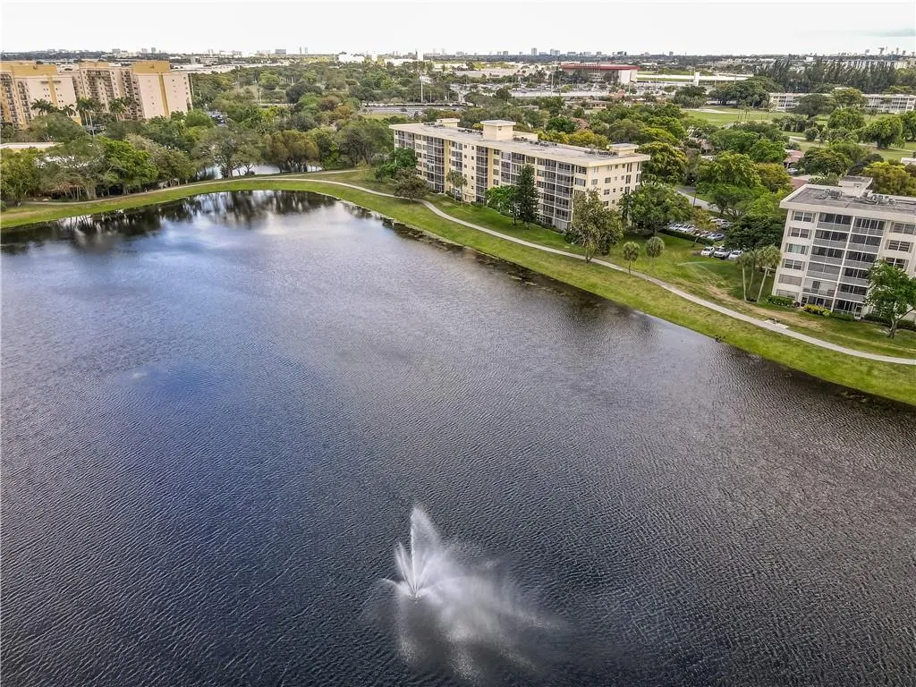 2751 N Palm Aire Drive, #501