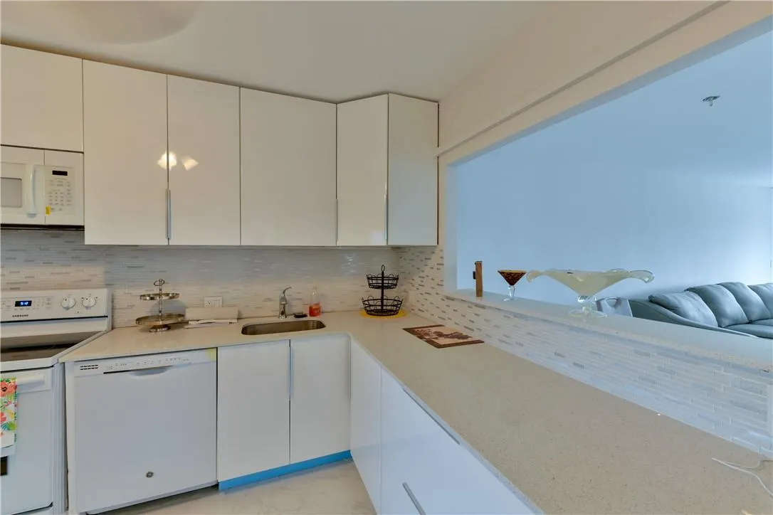 2751 N Palm Aire Drive, #501
