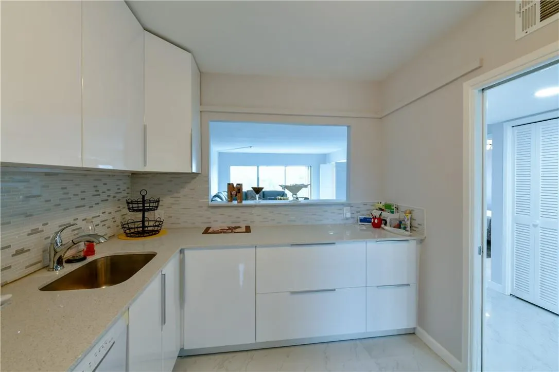 2751 N Palm Aire Drive, #501